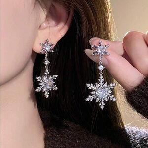 Elegant Snowflake Drop Earrings